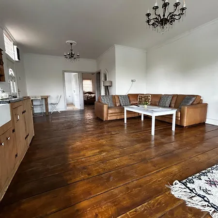 Apartament House On The River *